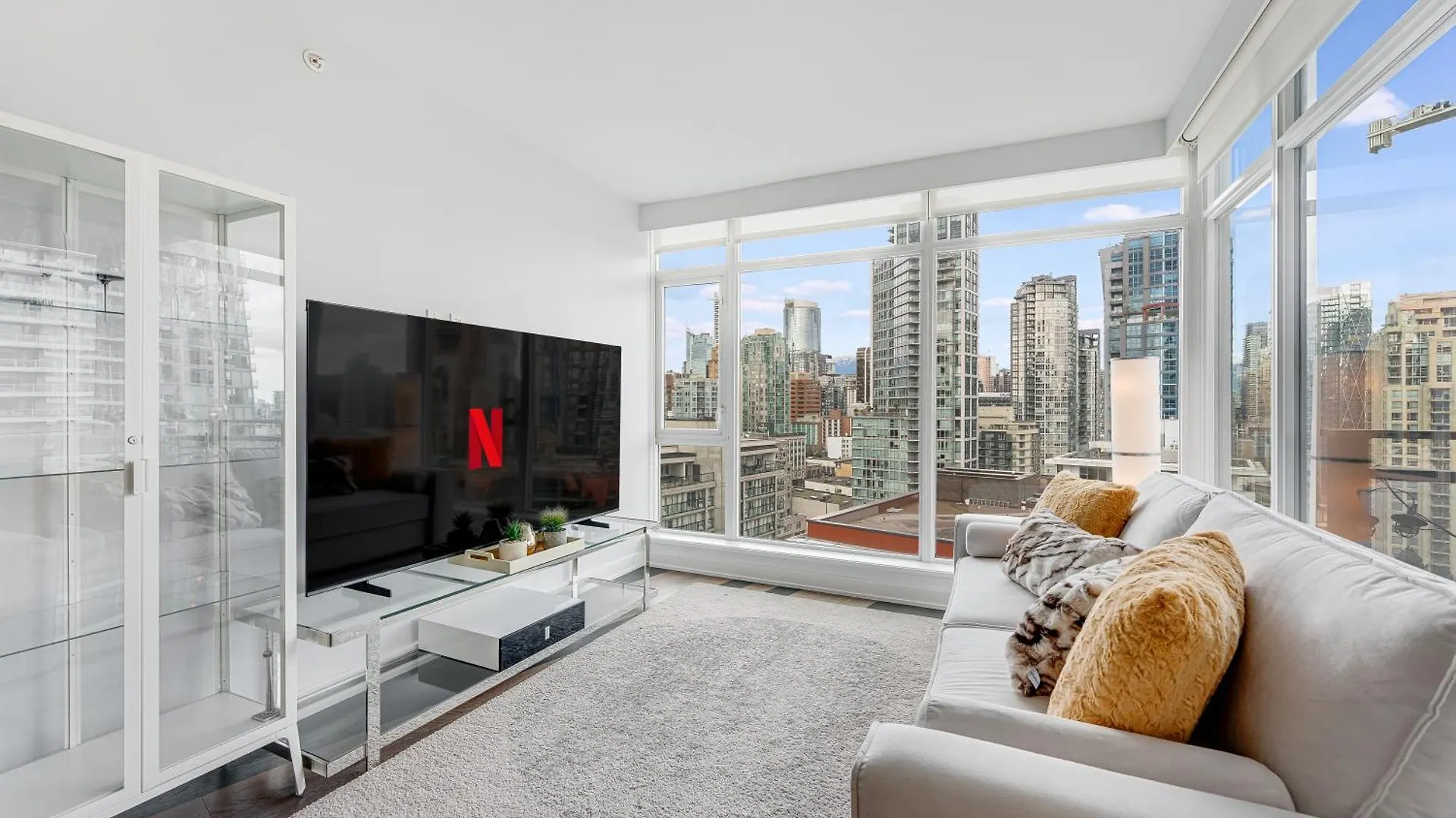 Elegant Two Bedroom Retreat Breathtaking Ocean And Skyline Views Vancouver Appartamento