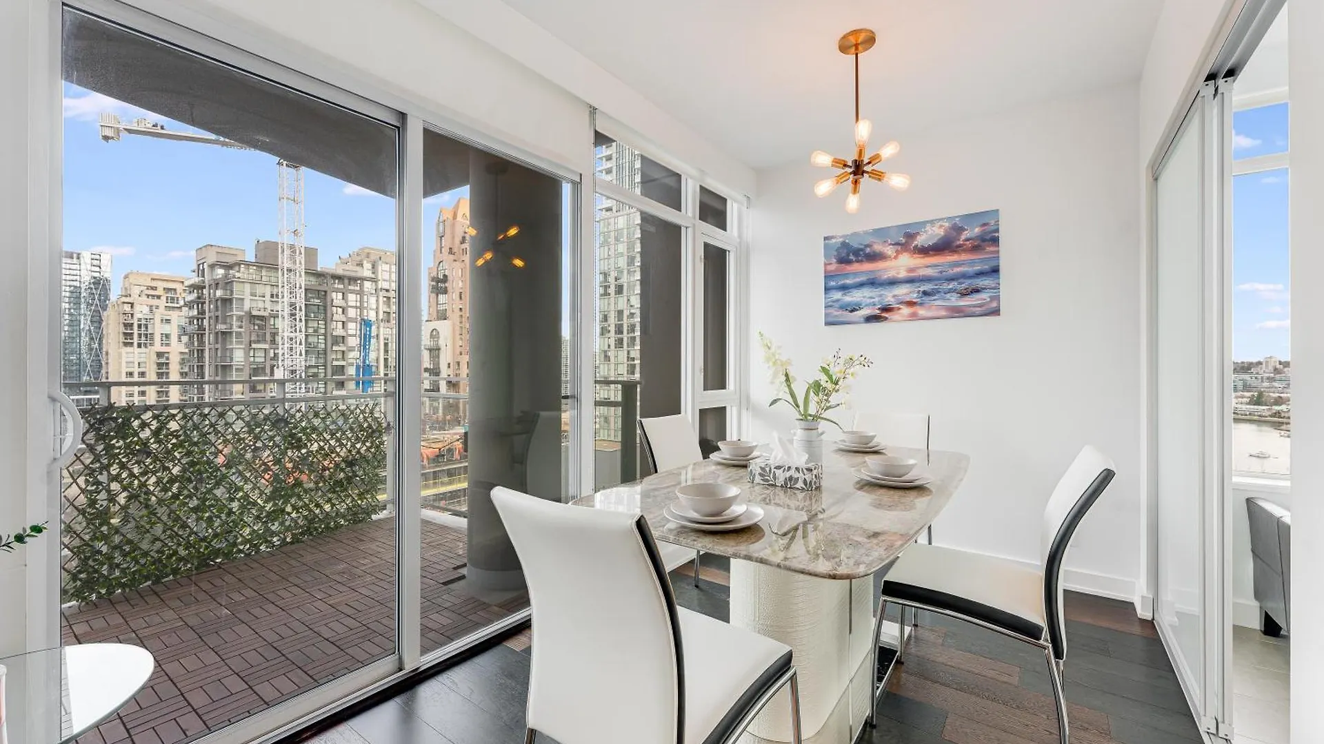 Elegant Two Bedroom Retreat Breathtaking Ocean And Skyline Views Vancouver Appartamento