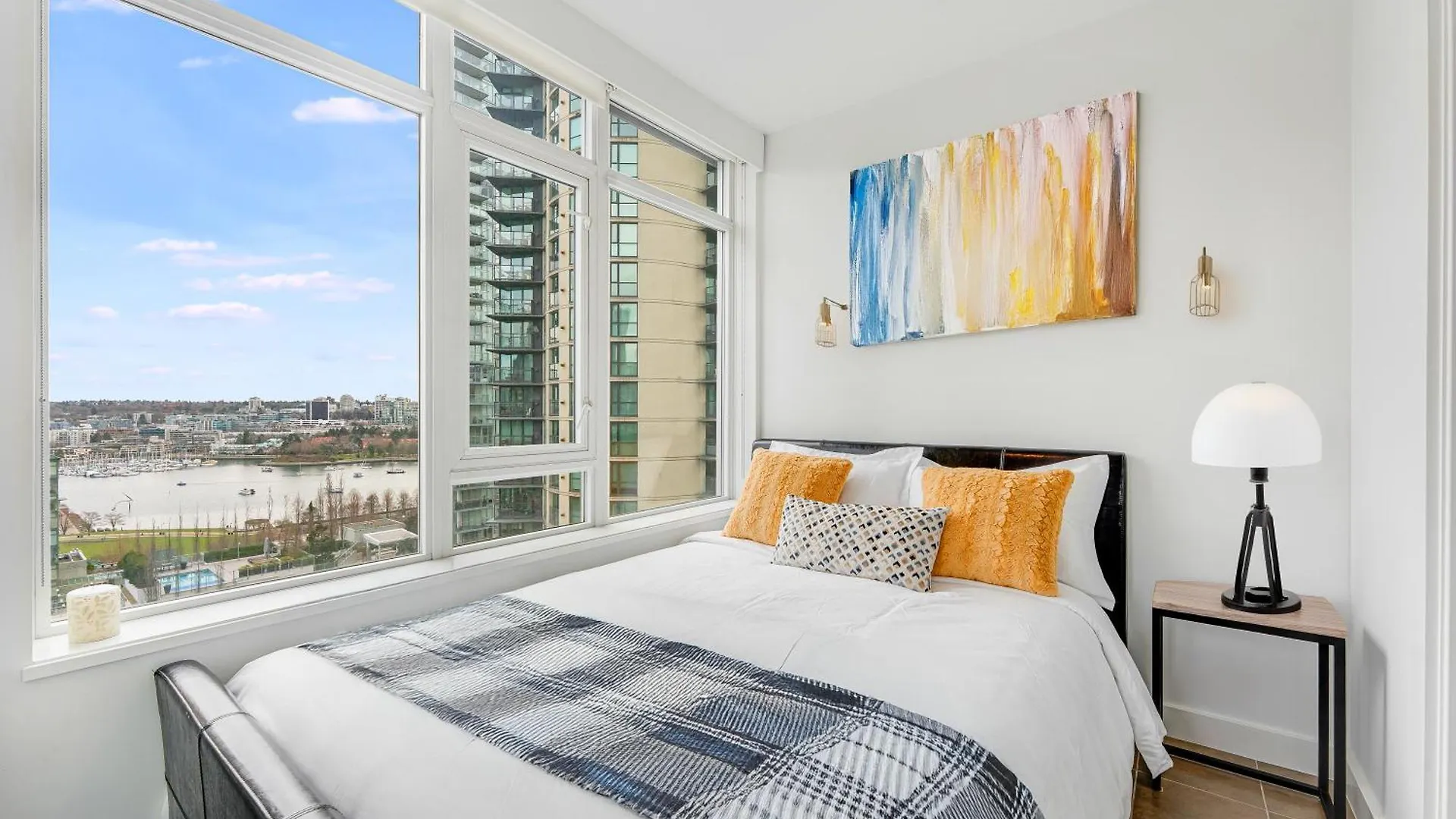 Appartamento Elegant Two Bedroom Retreat Breathtaking Ocean And Skyline Views Vancouver